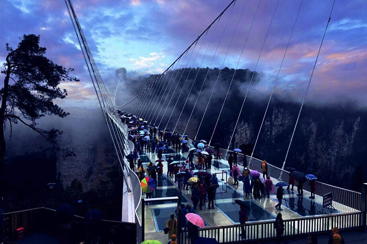 長(zhǎng)沙出發(fā)到張家界玻璃橋、天門山、玻璃棧道、鳳凰古城3日游