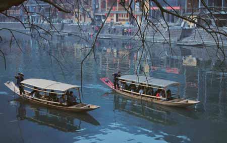 張家界森林公園、袁家界、天子山、大峽谷、玻璃橋、天門(mén)山、玻璃棧道、鳳凰古城三晚四日游